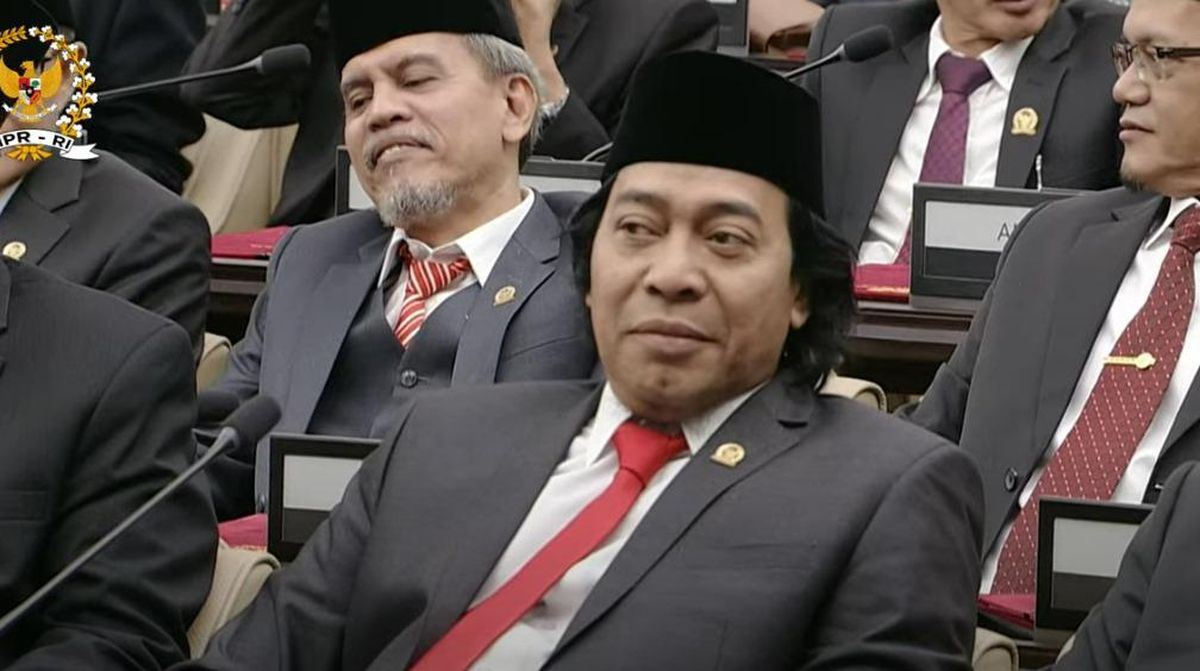 Komeng, Perjalanan Panjang Dari Panggung Lawak Hingga Politik