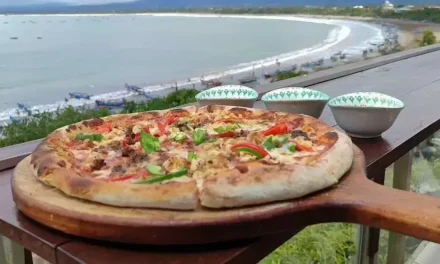 Piza Sunset, Perpaduan Kuliner Italia dan Panorama Senja