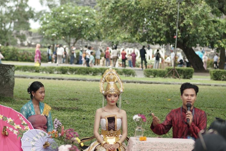 Busana Jawa Kuno: Simbol Sosial, Identitas, dan Etika Berpakaian