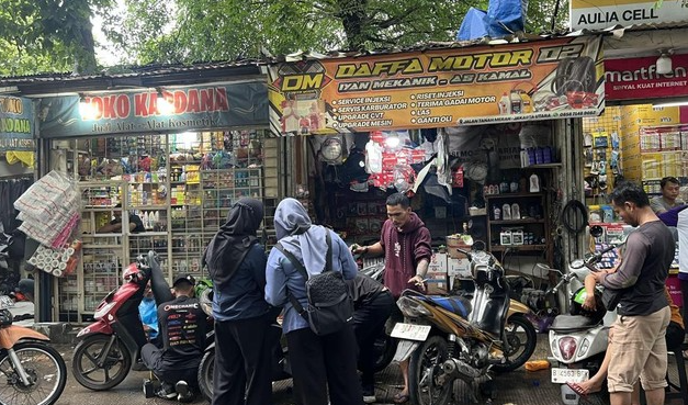 Dampak Banjir Jakarta Utara Lonjakan Servis Bengkel Motor
