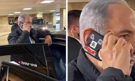 Netanyahu Tutup Kamera Smartphone Ancaman Spionase Digital