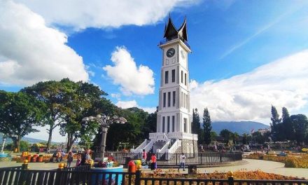Jam Gadang Satu Abad: Ikon Sejarah dan Budaya Bukittinggi