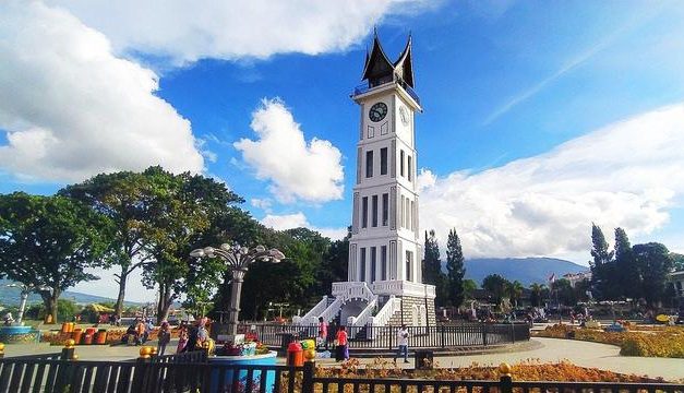 Jam Gadang Satu Abad: Ikon Sejarah dan Budaya Bukittinggi