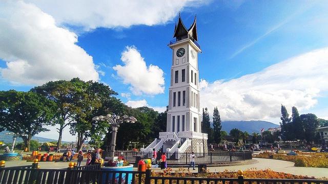 Jam Gadang Satu Abad: Ikon Sejarah dan Budaya Bukittinggi