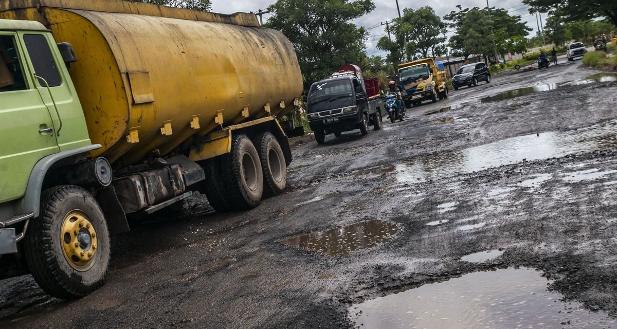 Jalan Rusak Banten Ancaman Keselamatan Tantangan Pemerintah