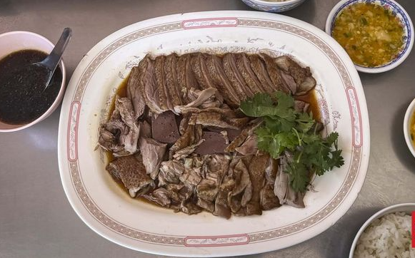 Urai Han Palo: Warung Angsa Teochew Legendaris di Bangkok