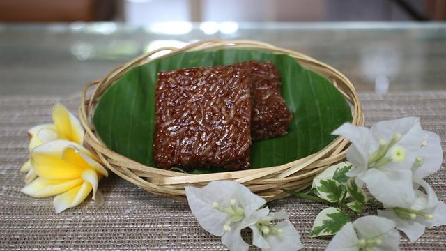 Cita Rasa Manis Legit dan Makna Budaya dalam Setiap Gigitan