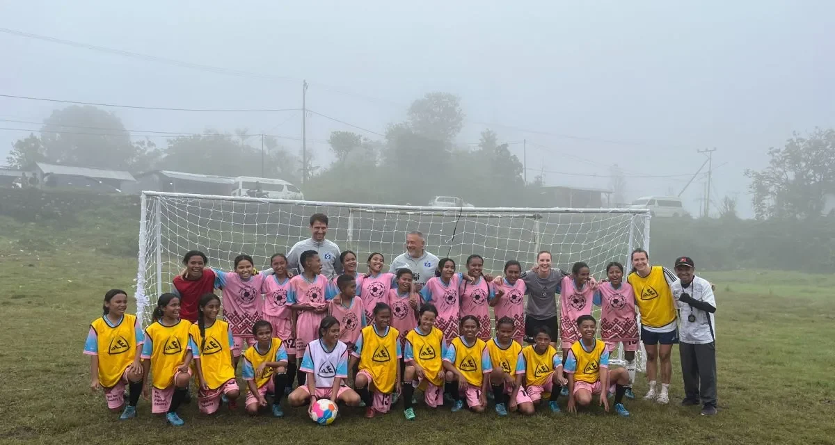 Hamburger SV Women Latih Anak Perempuan di TTS NTT