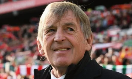 Dunia Sepak Bola Bersatu Beri Dukungan untuk Legenda Liverpool