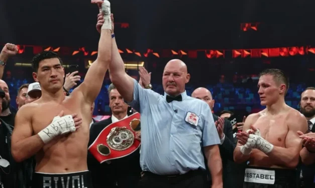 Dmitry Bivol Gelar Dunia Usai Dominasi Michael Eifert di Rusia