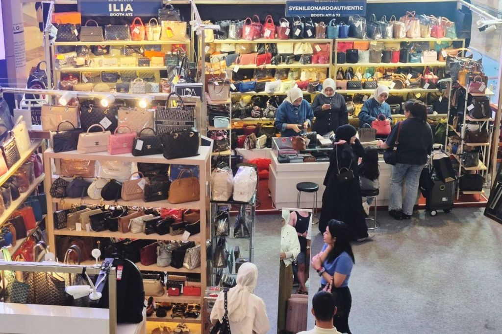 Koleksi tas mewah premium dipamerkan di Irresistible Bazaar sebagai pilihan investasi bagi para kolektor.
