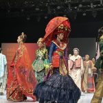 Ulos Simetria Bersinar di BTN Indonesia Fashion Week 2026