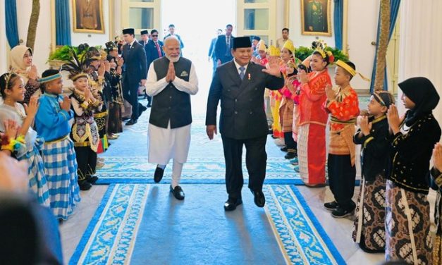 Momen Hangat Prabowo dan PM Modi di Istana Negara