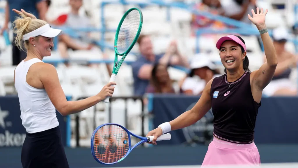 Aldila Sutjiadi dan Erin Routliffe merayakan gelar juara ganda WTA 500 Washington 2026 setelah memenangkan partai final.