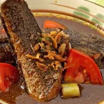 Cara Membuat Gabus Pucung Khas Betawi dengan Kuah Hitam Kaya Rempah