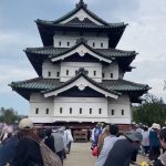 Ribuan Orang Tarik Kastil Hirosaki Seberat 360 Ton dengan Teknik Kuno Jepang