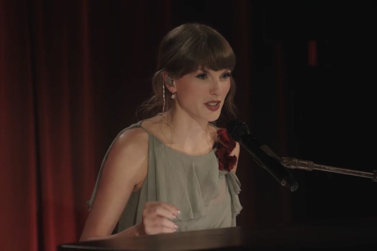 Taylor Swift tampil elegan