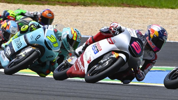 Veda Ega Pratama Raih Posisi Ketiga Practice Moto3 Inggris 2026