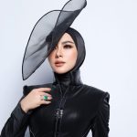 Comeback Syahrini di Panggung, Gaun Hitam hingga Cincin Rp116,1 Miliar Curi Perhatian